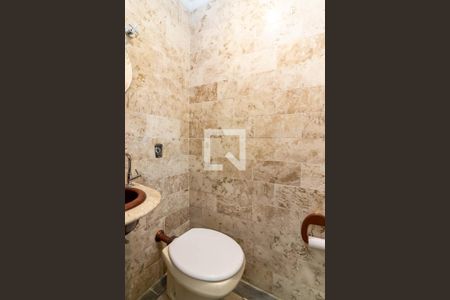 Casa à venda com 220m², 3 quartos e 3 vagas Casa à venda com 220m², 3 quartos e 3 vagasLavabo 2