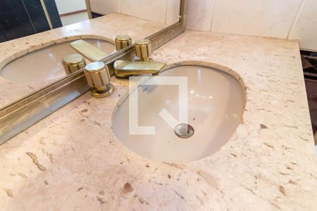 Casa à venda com 220m², 3 quartos e 3 vagas Casa à venda com 220m², 3 quartos e 3 vagasBanheiro da Suíte 1