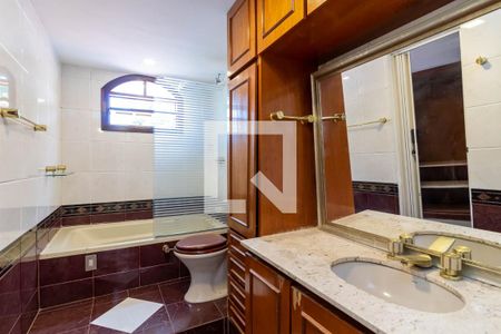 Casa à venda com 220m², 3 quartos e 3 vagas Casa à venda com 220m², 3 quartos e 3 vagasBanheiro da Suíte 1