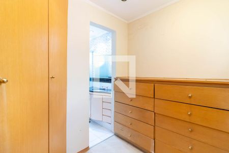 Casa à venda com 220m², 3 quartos e 3 vagas Casa à venda com 220m², 3 quartos e 3 vagasCloset da Suíte 2