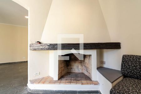 Casa à venda com 220m², 3 quartos e 3 vagas Casa à venda com 220m², 3 quartos e 3 vagasSala da Lareira