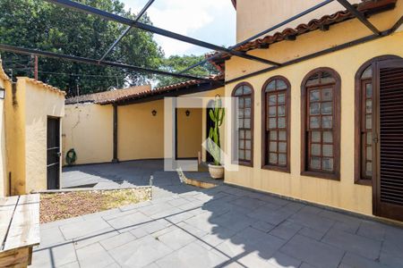 Casa à venda com 220m², 3 quartos e 3 vagas Casa à venda com 220m², 3 quartos e 3 vagasQuintal