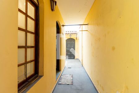 Casa à venda com 220m², 3 quartos e 3 vagas Casa à venda com 220m², 3 quartos e 3 vagasCorredor Lateral