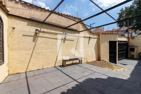 Casa à venda com 220m², 3 quartos e 3 vagas Casa à venda com 220m², 3 quartos e 3 vagasQuintal