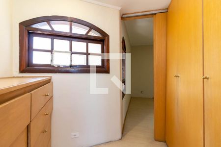Casa à venda com 220m², 3 quartos e 3 vagas Casa à venda com 220m², 3 quartos e 3 vagasCloset da Suíte 2