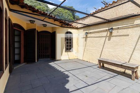 Casa à venda com 220m², 3 quartos e 3 vagas Casa à venda com 220m², 3 quartos e 3 vagasQuintal