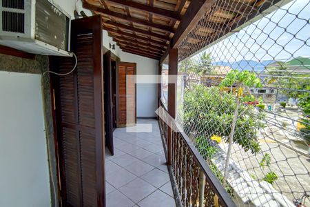 Casa à venda com 110m², 3 quartos e 2 vagas Casa à venda com 110m², 3 quartos e 2 vagasvaranda