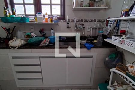 Casa à venda com 110m², 3 quartos e 2 vagas Casa à venda com 110m², 3 quartos e 2 vagascozinha