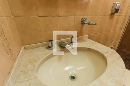 Casa para alugar com 170m², 3 quartos e 2 vagasBanheiro Social