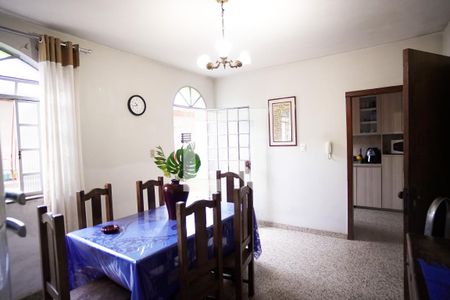 Casa à venda com 590m², 8 quartos e 4 vagasSala 2