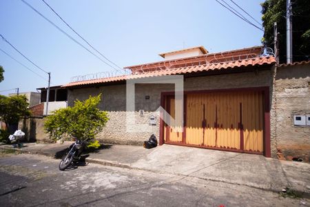 Casa à venda com 590m², 8 quartos e 4 vagasFachada