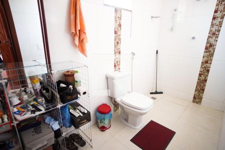 Casa à venda com 590m², 8 quartos e 4 vagasBanheiro social 4