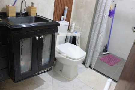 Casa à venda com 69m², 2 quartos e 1 vagaBanheiro 2