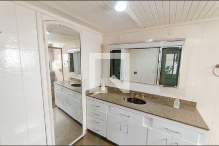 Casa à venda com 410m², 6 quartos e 2 vagasBanheiro da Suíte 1