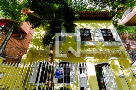 Casa à venda com 410m², 6 quartos e 2 vagasFachada