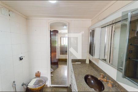 Casa à venda com 410m², 6 quartos e 2 vagasBanheiro da Suíte 1