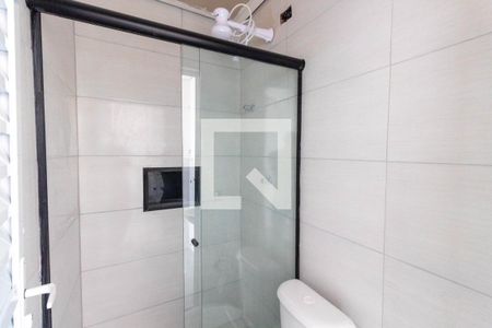 Banheiro de casa para alugar com 1 quarto, 21m² em Vila Londrina, São Paulo