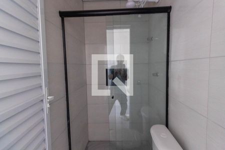 Banheiro de casa para alugar com 1 quarto, 21m² em Vila Londrina, São Paulo