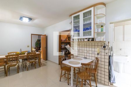 Casa à venda com 272m², 5 quartos e 3 vagasCozinha