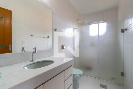 Casa à venda com 272m², 5 quartos e 3 vagasBanheiro social