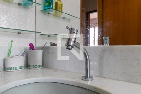 Casa à venda com 272m², 5 quartos e 3 vagasBanheiro social