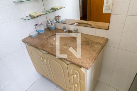 Casa à venda com 272m², 5 quartos e 3 vagasBanheiro da suíte 2