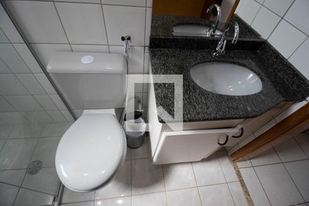 Apartamento para alugar com 69m², 2 quartos e 1 vaga Apartamento para alugar com 69m², 2 quartos e 1 vagaBanheiro da suíte
