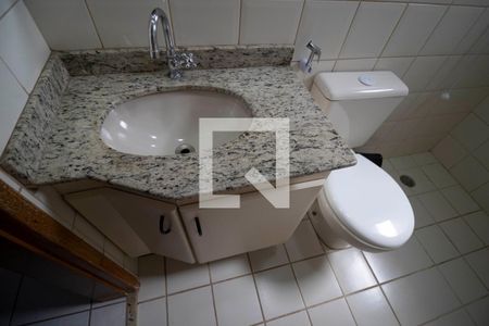 Apartamento para alugar com 69m², 2 quartos e 1 vaga Apartamento para alugar com 69m², 2 quartos e 1 vagaBanheiro social