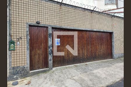 Casa à venda com 500m², 3 quartos e 3 vagas Casa à venda com 500m², 3 quartos e 3 vagasFachada da Casa