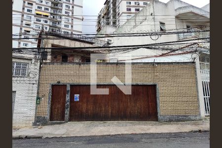 Casa à venda com 500m², 3 quartos e 3 vagas Casa à venda com 500m², 3 quartos e 3 vagasFachada da Casa