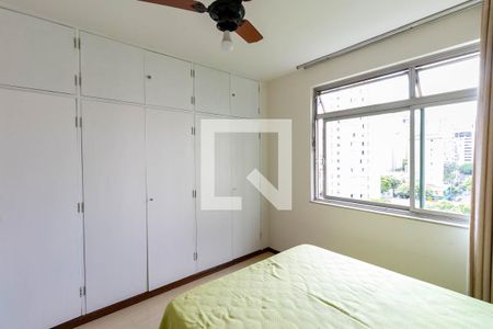 Apartamento à venda com 395m², 5 quartos e 2 vagasQuarto 5
