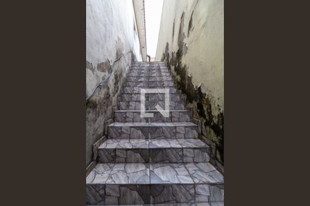 Casa à venda com 180m², 6 quartos e 2 vagasEscada Entrada 2