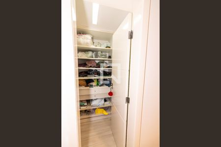 Apartamento para alugar com 168m², 3 quartos e 1 vaga Apartamento para alugar com 168m², 3 quartos e 1 vagaCloset Quarto 3