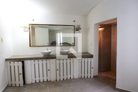 Casa à venda com 350m², 3 quartos e 3 vagasBanheiro da Suíte 3