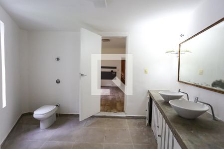 Casa à venda com 350m², 3 quartos e 3 vagasBanheiro da Suíte 3