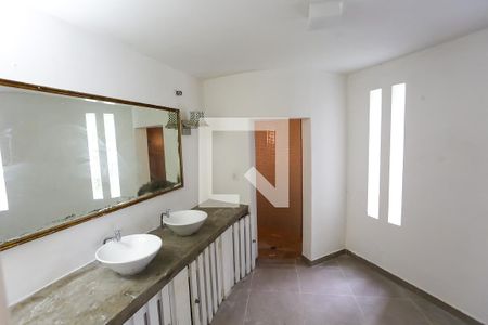 Casa à venda com 350m², 3 quartos e 3 vagasBanheiro da Suíte 3