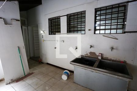 Casa à venda com 350m², 3 quartos e 3 vagasLavanderia