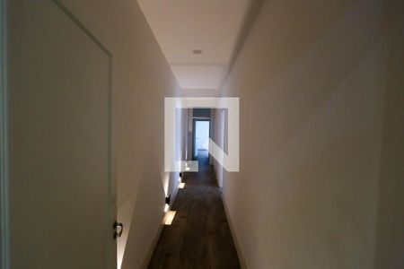 Casa à venda com 350m², 3 quartos e 3 vagasCorredor