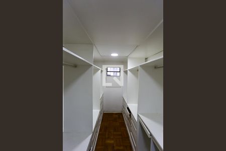 Casa à venda com 350m², 3 quartos e 3 vagasCloset da suíte 3