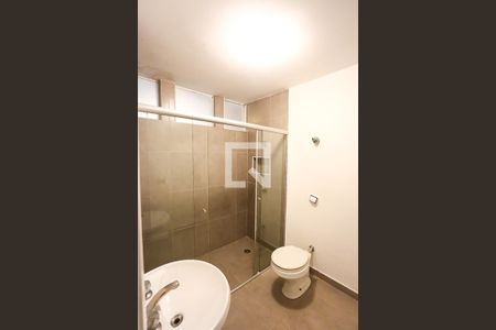 Casa à venda com 350m², 3 quartos e 3 vagasBanheiro da Suíte 2