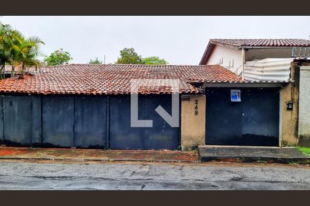 Casa à venda com 350m², 3 quartos e 3 vagasFachada