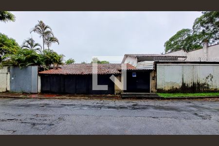 Casa à venda com 350m², 3 quartos e 3 vagasFachada