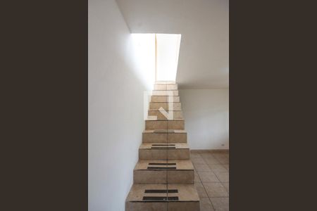 Casa para alugar com 160m², 3 quartos e sem vagaEscada