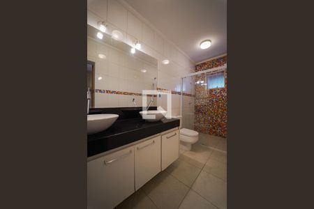 Casa para alugar com 150m², 3 quartos e 2 vagasBanheiro da Suíte