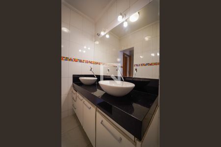 Casa para alugar com 150m², 3 quartos e 2 vagasBanheiro da Suíte