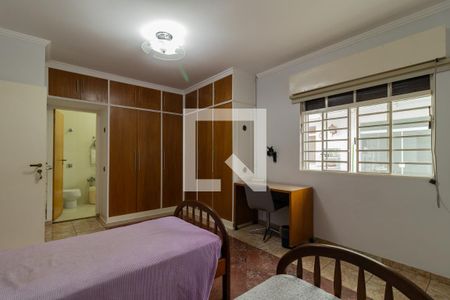 Suíte  de casa à venda com 3 quartos, 420m² em Vila Inah, São Paulo