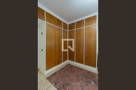 Suíte  de casa à venda com 3 quartos, 420m² em Vila Inah, São Paulo