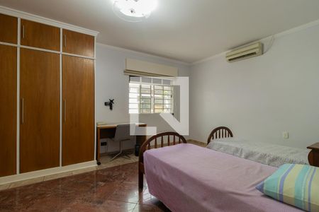 Suíte  de casa à venda com 3 quartos, 420m² em Vila Inah, São Paulo