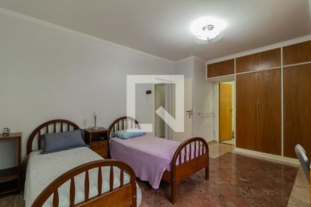 Suíte  de casa à venda com 3 quartos, 420m² em Vila Inah, São Paulo