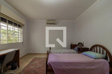 Suíte  de casa à venda com 3 quartos, 420m² em Vila Inah, São Paulo